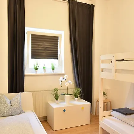 Big Place In Center With Parking *